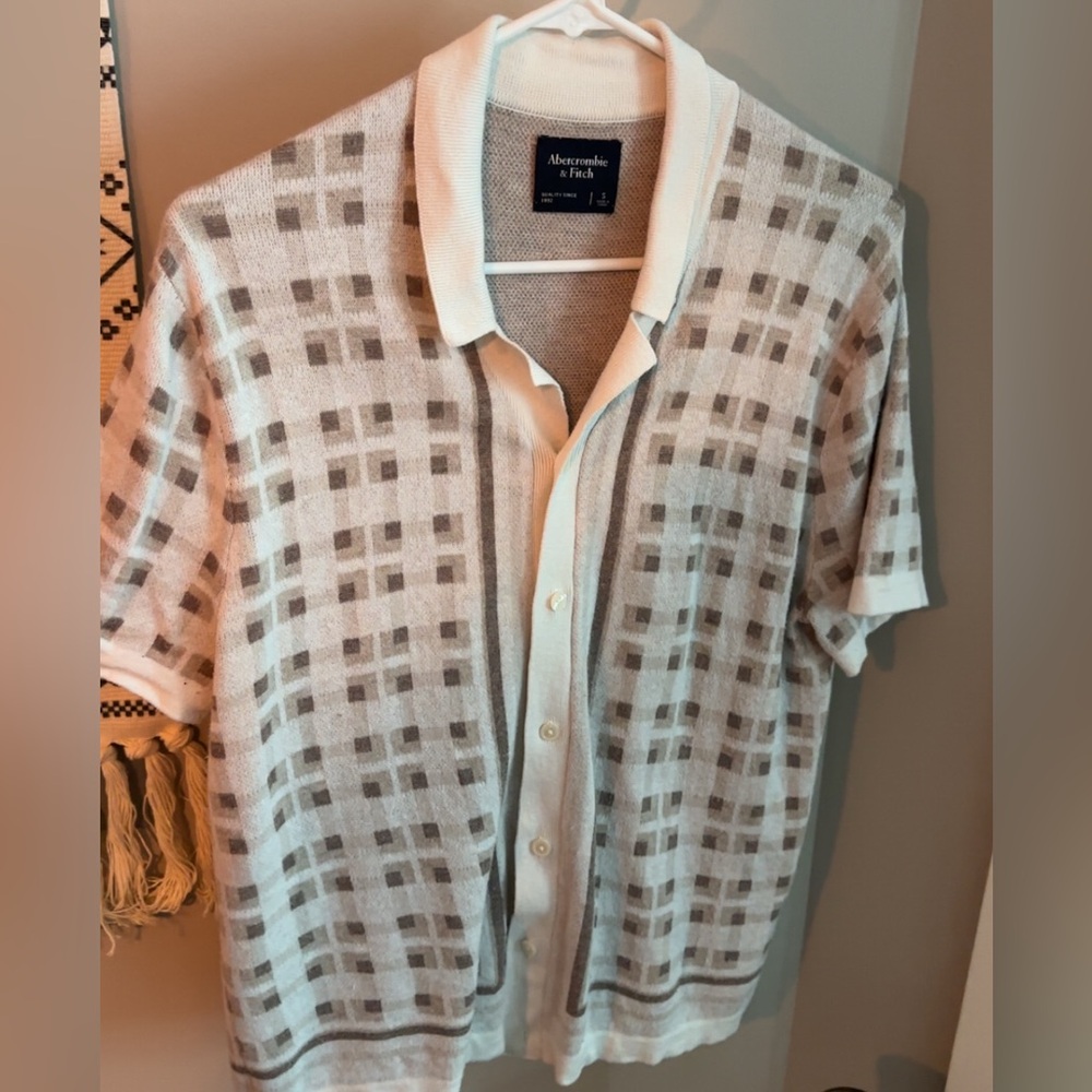 Abercrombie & Fitch Men's Cream and Gray Patterned Shirt